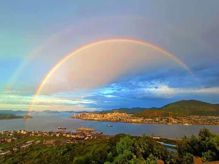 “23日台风最新动态，风雨过后见彩虹！”